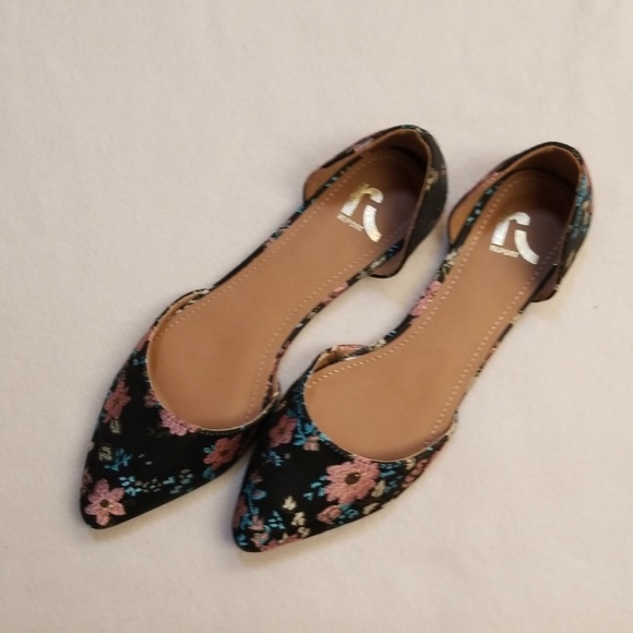 Report Collection Shoes - Report sz 7.5 floral and black background NWOB